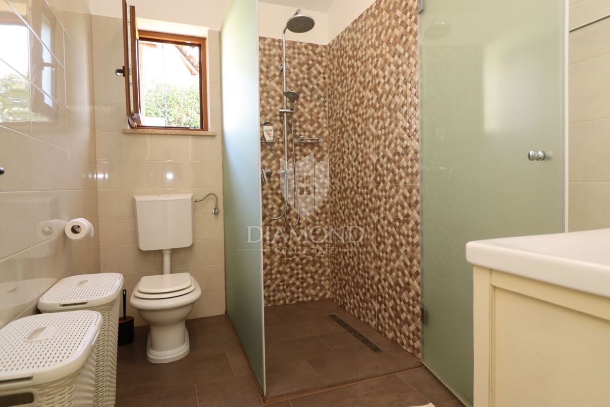 Casa con piscina e ampio giardino a 10 minuti da Parenzo e dalle spiagge