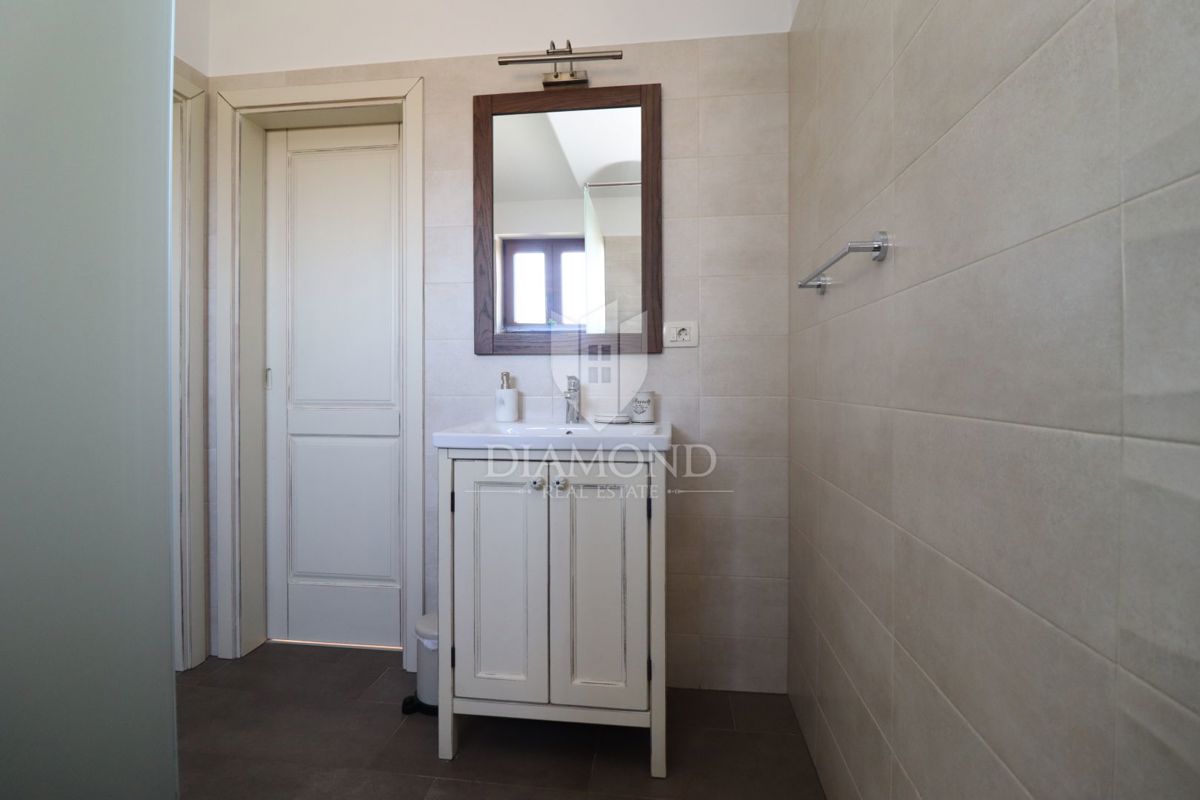 Casa con piscina e ampio giardino a 10 minuti da Parenzo e dalle spiagge