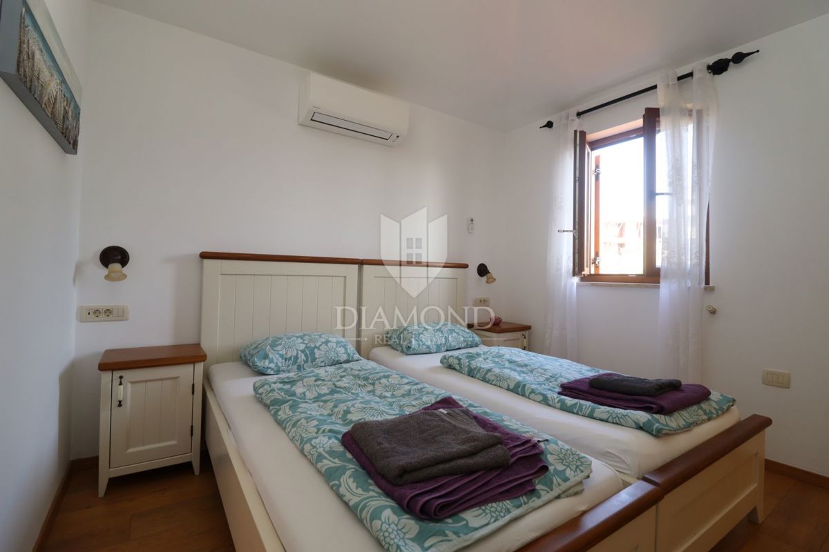 Casa con piscina e ampio giardino a 10 minuti da Parenzo e dalle spiagge