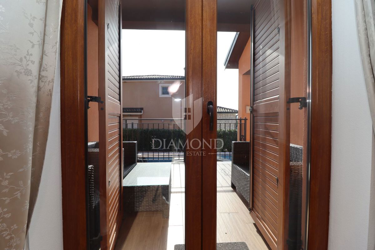 Casa con piscina e ampio giardino a 10 minuti da Parenzo e dalle spiagge