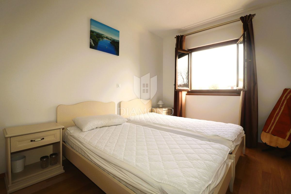 Occasione! Appartamento moderno, completamente arredato con piscina condominiale – Poreč