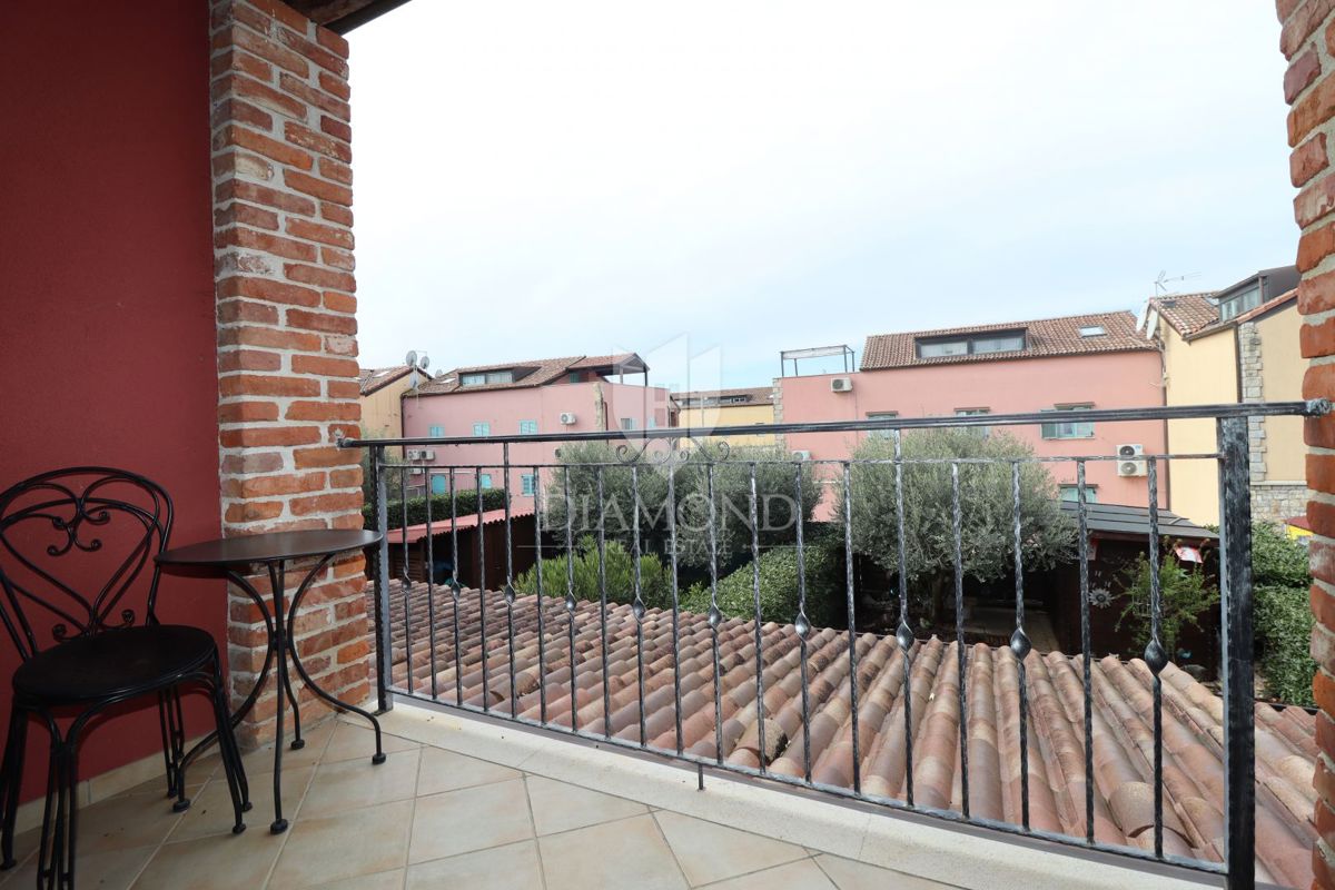 Occasione! Appartamento moderno, completamente arredato con piscina condominiale – Poreč