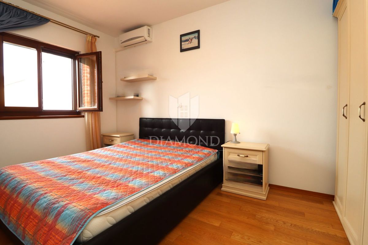 Occasione! Appartamento moderno, completamente arredato con piscina condominiale – Poreč