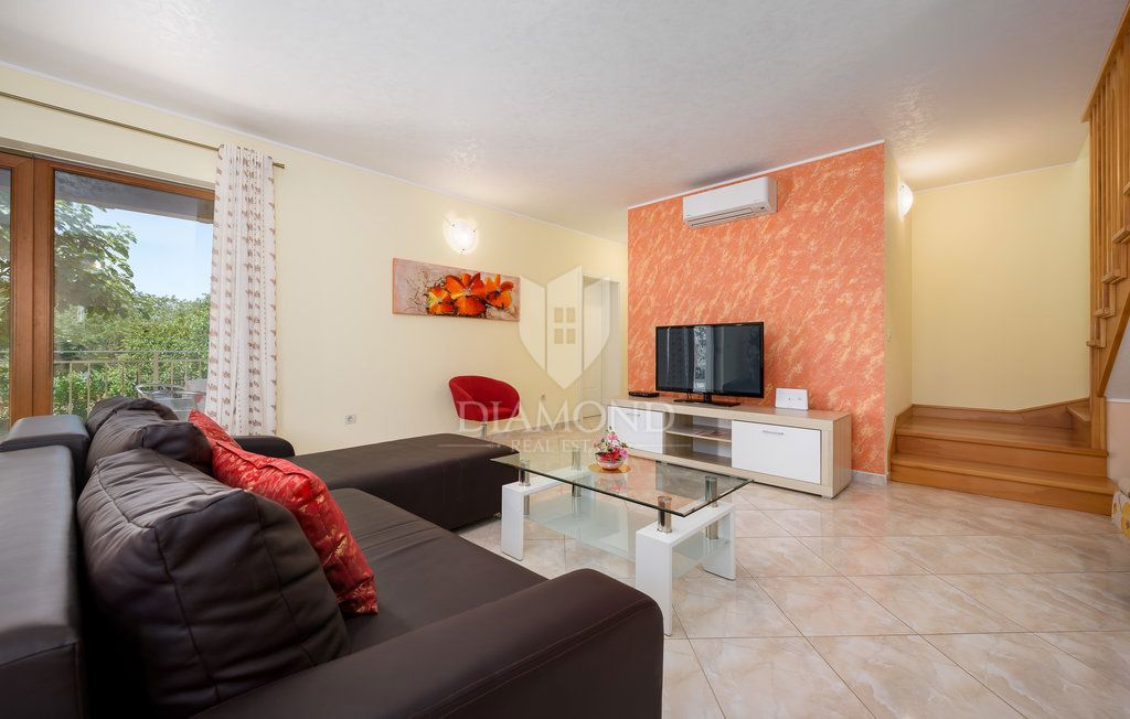 Parenzo, dintorni, villa con piscina immersa nel verde