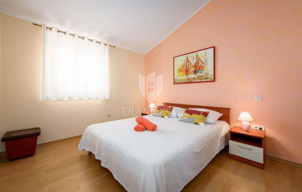 Parenzo, dintorni, villa con piscina immersa nel verde