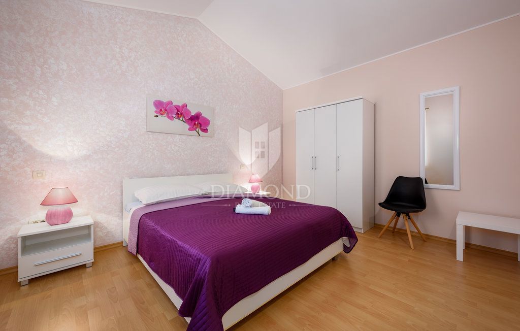 Parenzo, dintorni, villa con piscina immersa nel verde