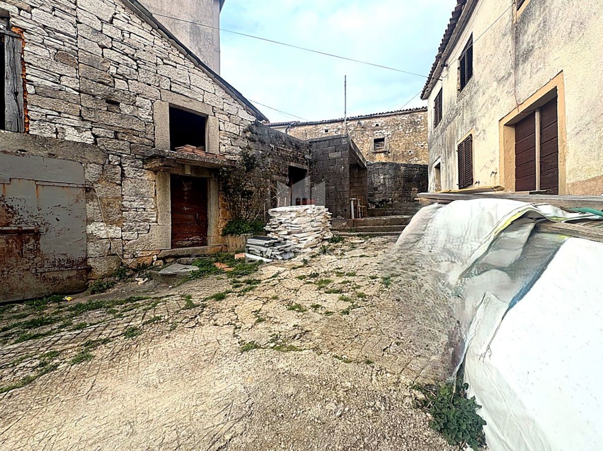 Ampia casa tradizionale con grande giardino – opportunità eccezionale per ristrutturazione o nuovo progetto