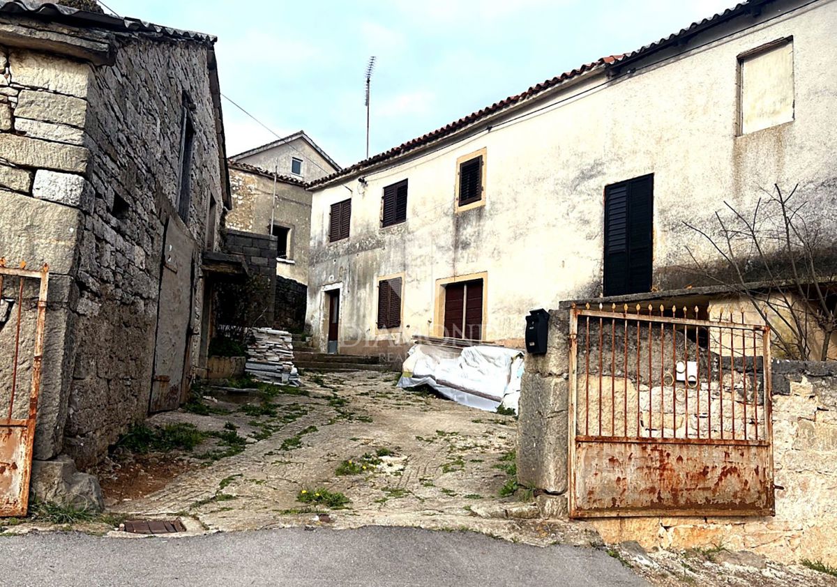 Ampia casa tradizionale con grande giardino – opportunità eccezionale per ristrutturazione o nuovo progetto
