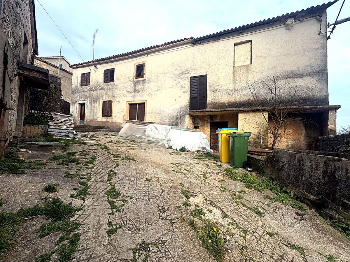 Ampia casa tradizionale con grande giardino – opportunità eccezionale per ristrutturazione o nuovo progetto