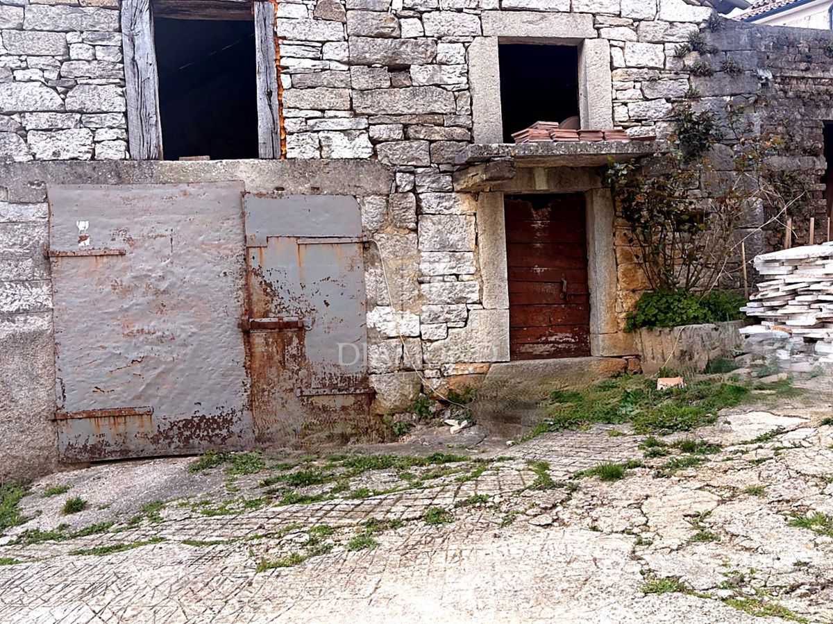 Ampia casa tradizionale con grande giardino – opportunità eccezionale per ristrutturazione o nuovo progetto