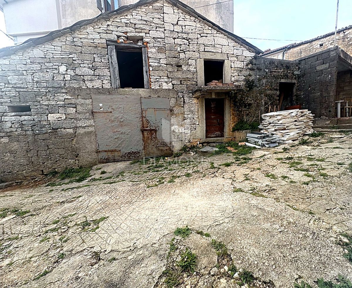 Ampia casa tradizionale con grande giardino – opportunità eccezionale per ristrutturazione o nuovo progetto