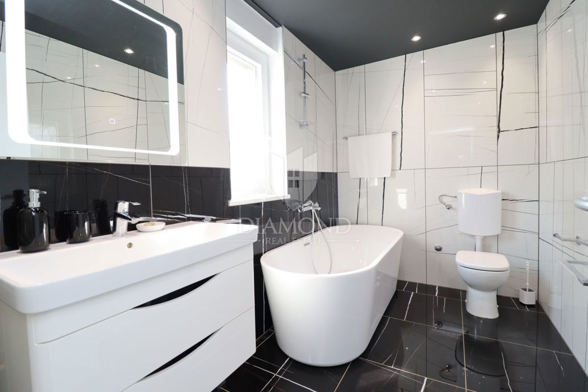 Parenzo, dintorni, casa arredata con vista mare e natura