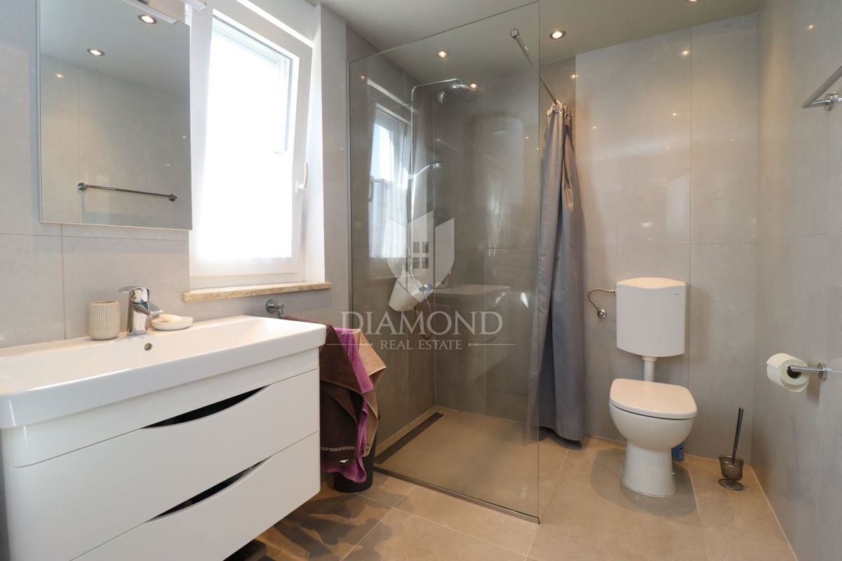 Parenzo, dintorni, casa arredata con vista mare e natura