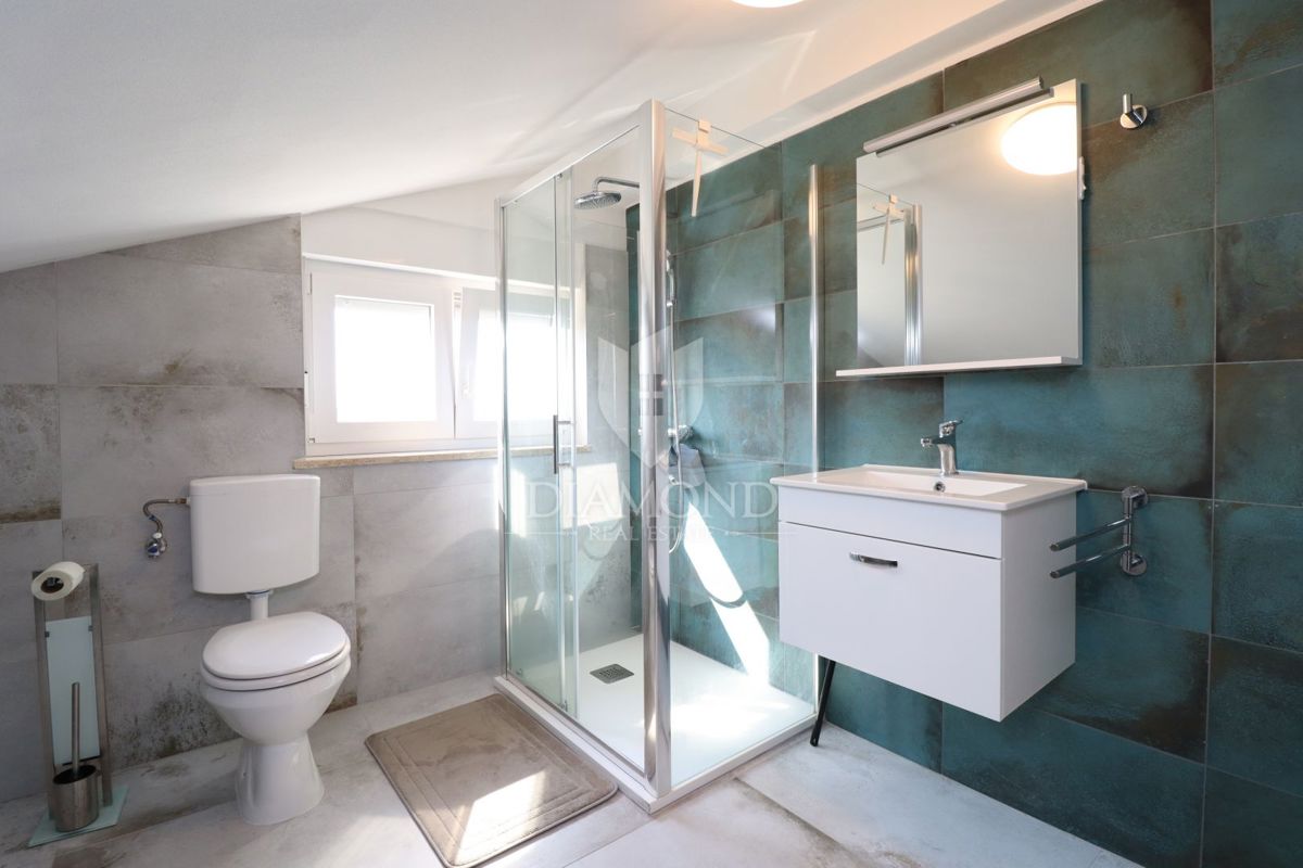 Parenzo, dintorni, casa arredata con vista mare e natura