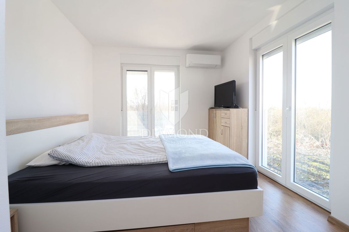 Parenzo, dintorni, casa arredata con vista mare e natura