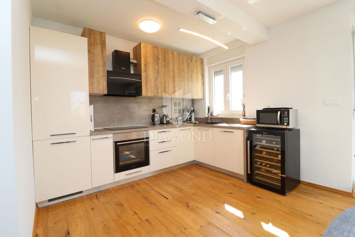 Parenzo, dintorni, casa arredata con vista mare e natura