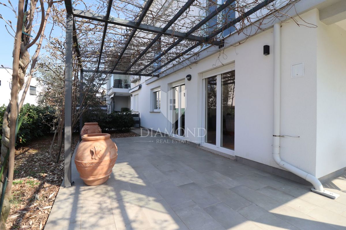 Parenzo, dintorni, casa arredata con vista mare e natura