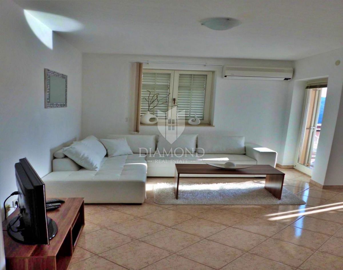 Rabac, spazioso appartamento con vista mare.