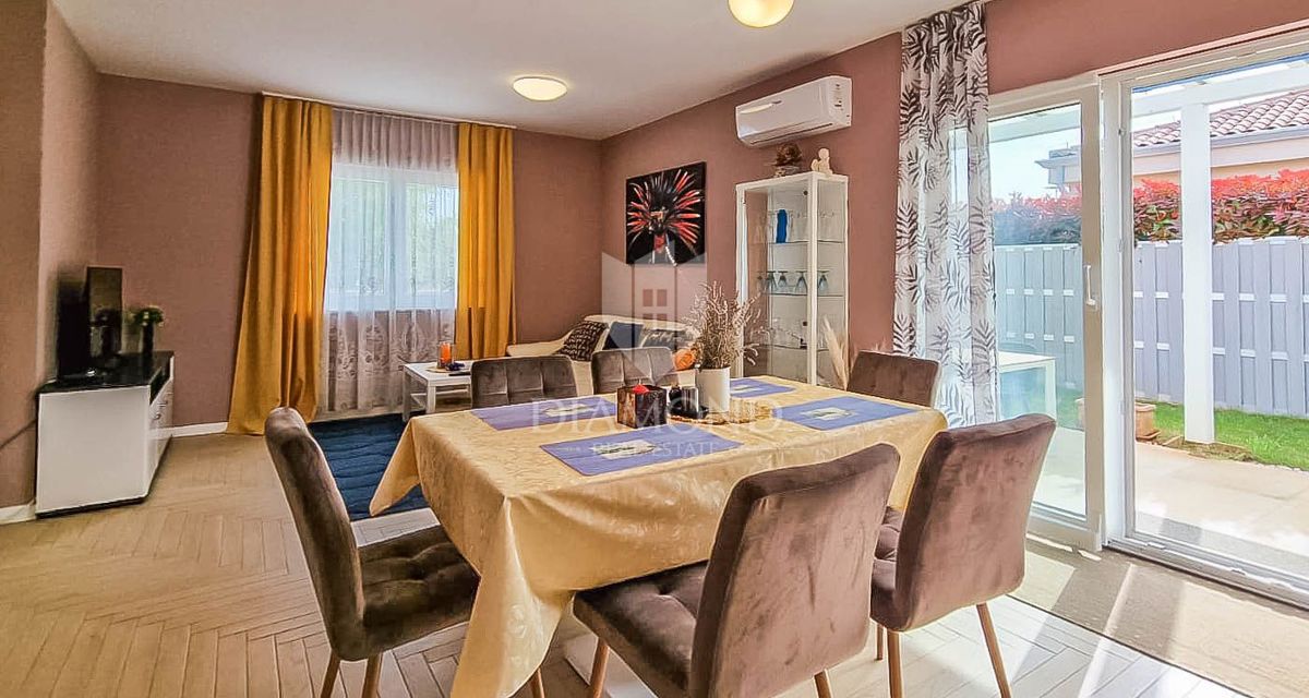 Novigrad, dintorni, splendida casa a un piano con piscina!