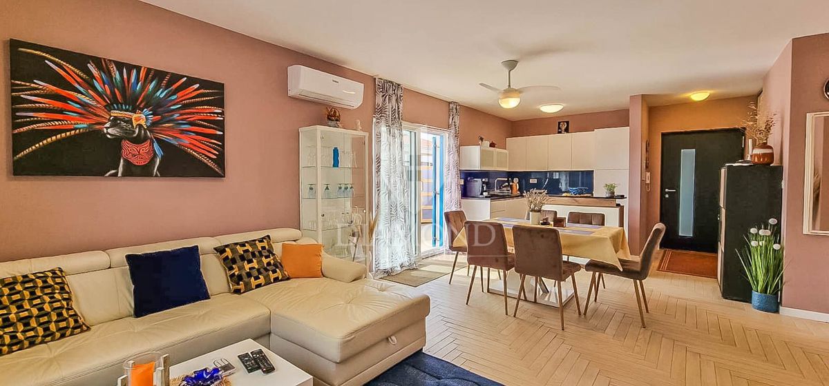 Novigrad, dintorni, splendida casa a un piano con piscina!