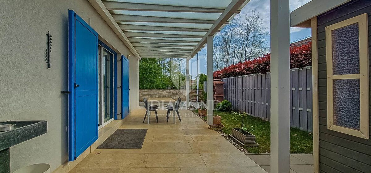 Novigrad, dintorni, splendida casa a un piano con piscina!