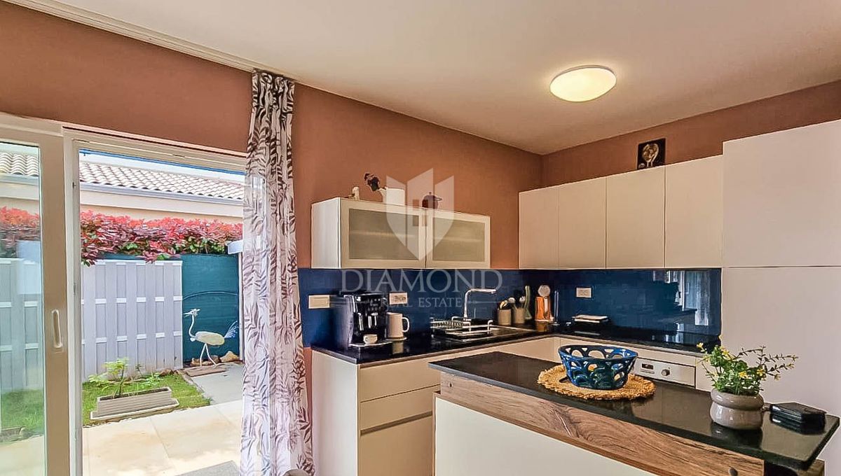 Novigrad, dintorni, splendida casa a un piano con piscina!