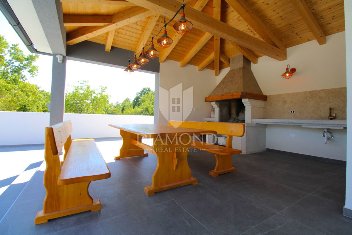 Svetvinčenat, nuova Villa con piscina