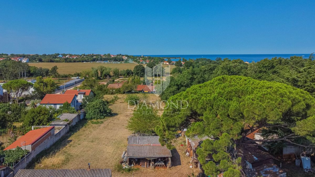 Cittanova, dintorni! Terreno edificabile a 300 m dal mare!