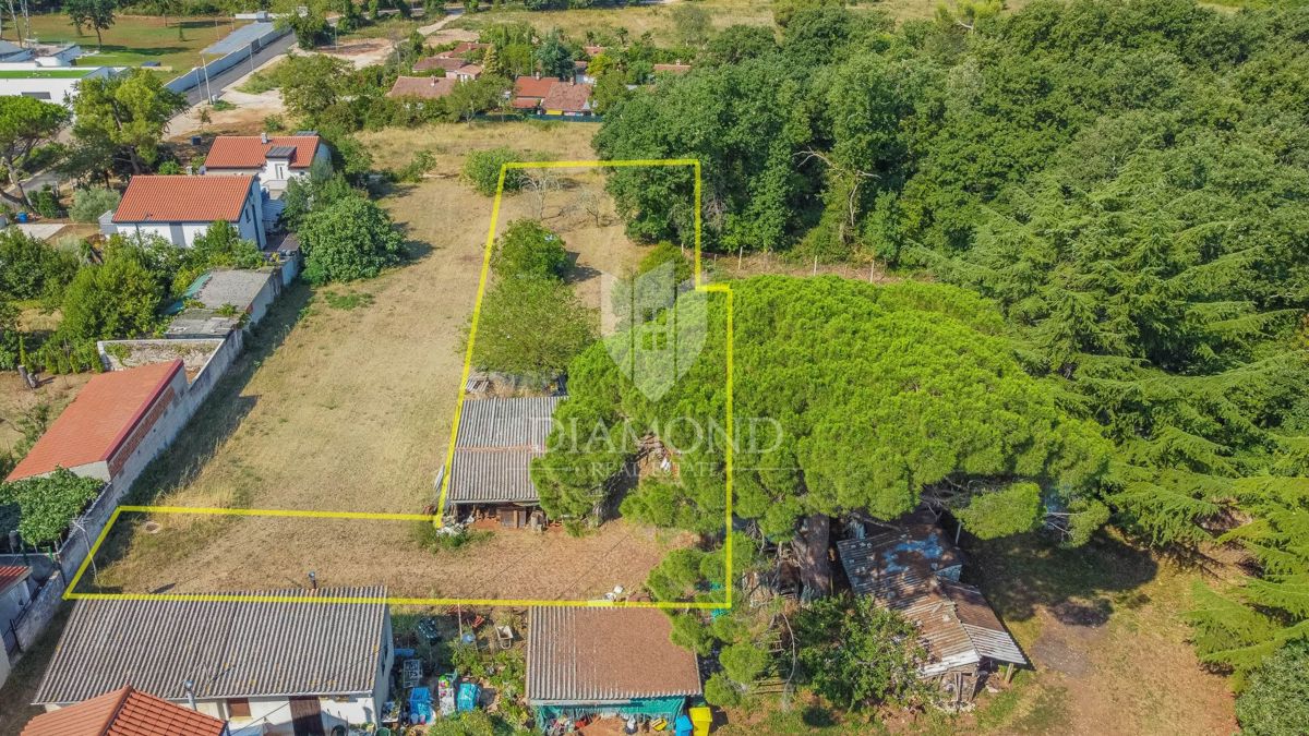 Cittanova, dintorni! Terreno edificabile a 300 m dal mare!