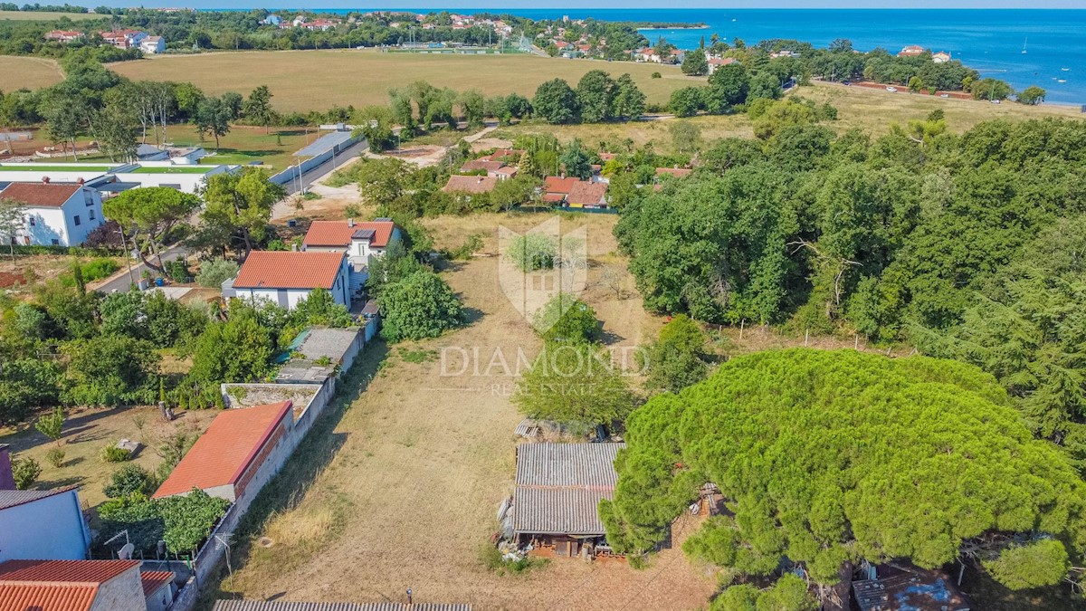 Cittanova, dintorni! Terreno edificabile a 300 m dal mare!