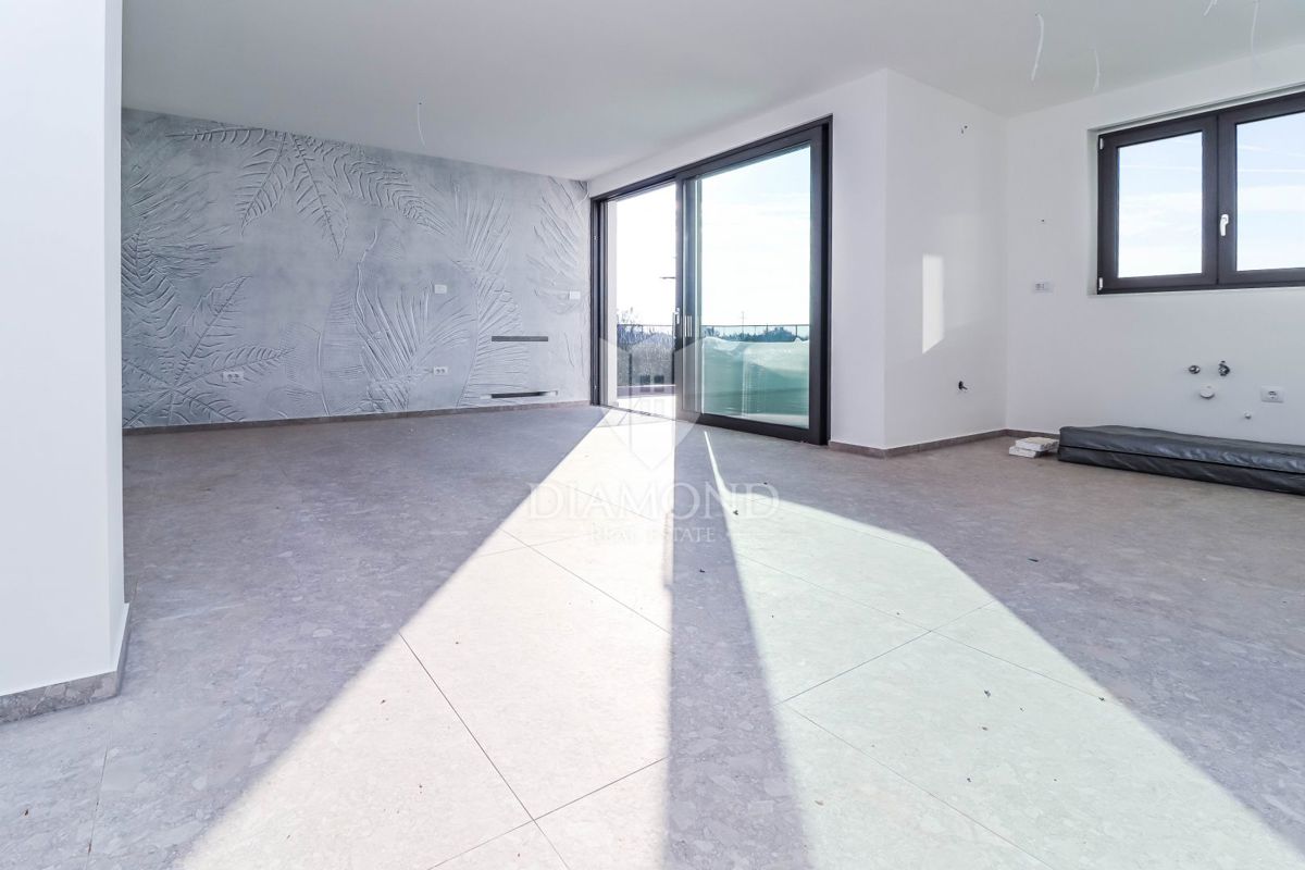 Parenzo, dintorni, appartamento di lusso al primo piano con vista mare!