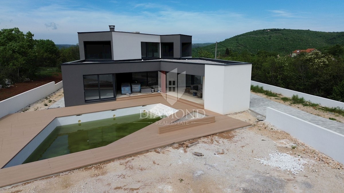 Labin, una bellissima nuova villa dal design moderno