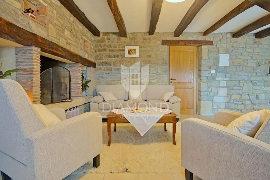Dintorni di Oprtalj, villa con piscina in una posizione tranquilla