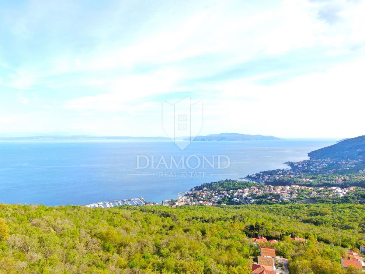 Opatija, dintorni, terreno edificabile con una bellissima vista sul mare