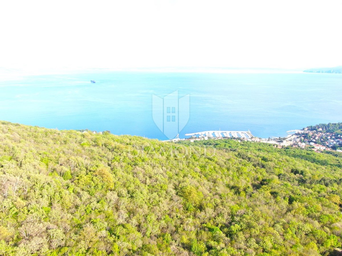 Opatija, dintorni, terreno edificabile con una bellissima vista sul mare