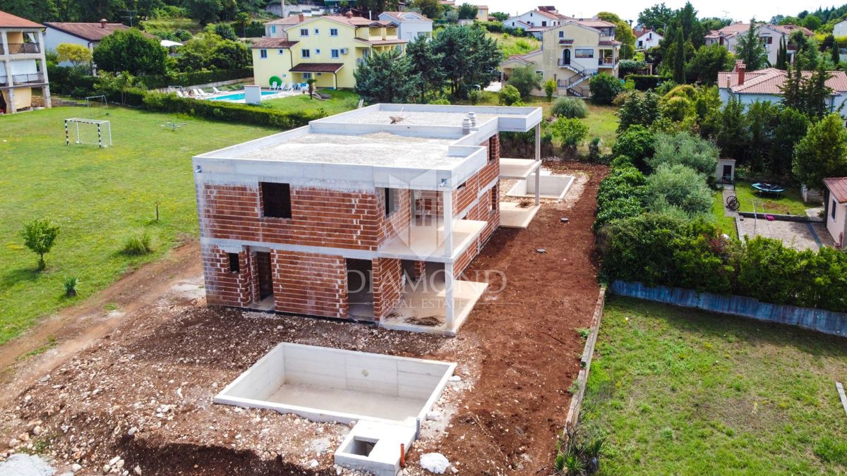 Zona di Parenzo, casa bifamiliare ai margini del villaggio!