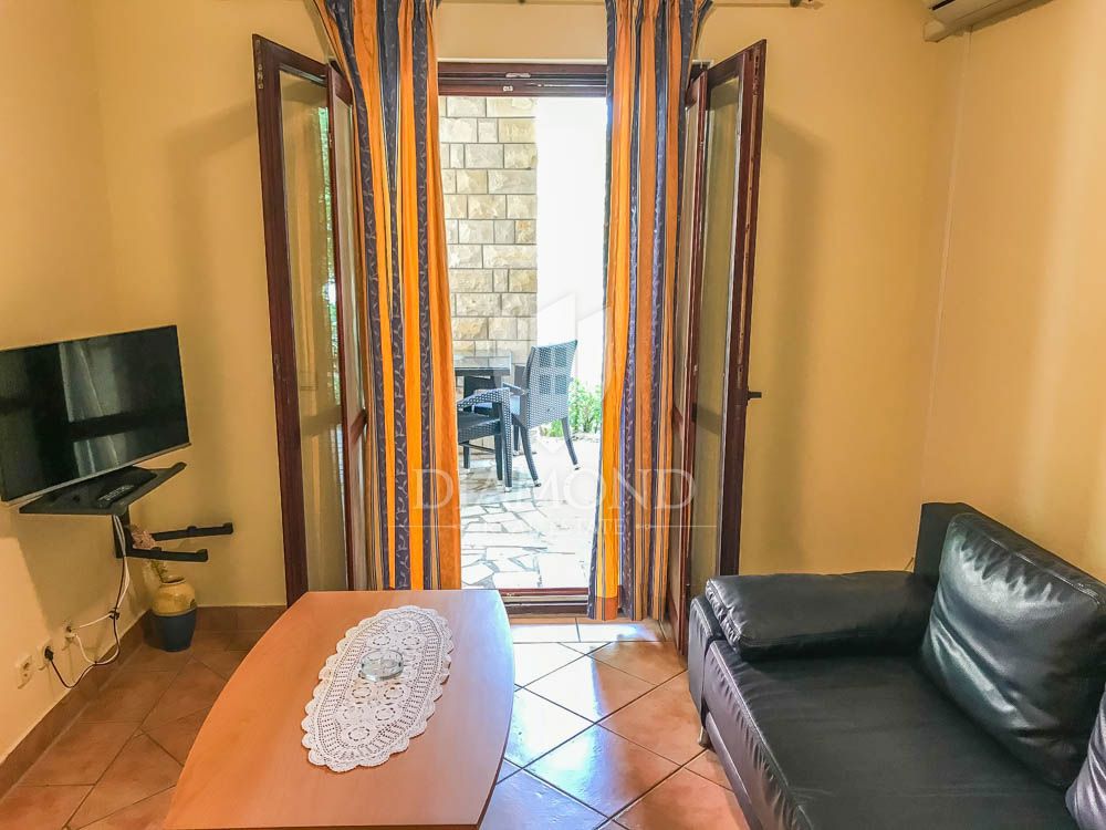 Zona Pula, casa con bel giardino e vista mare