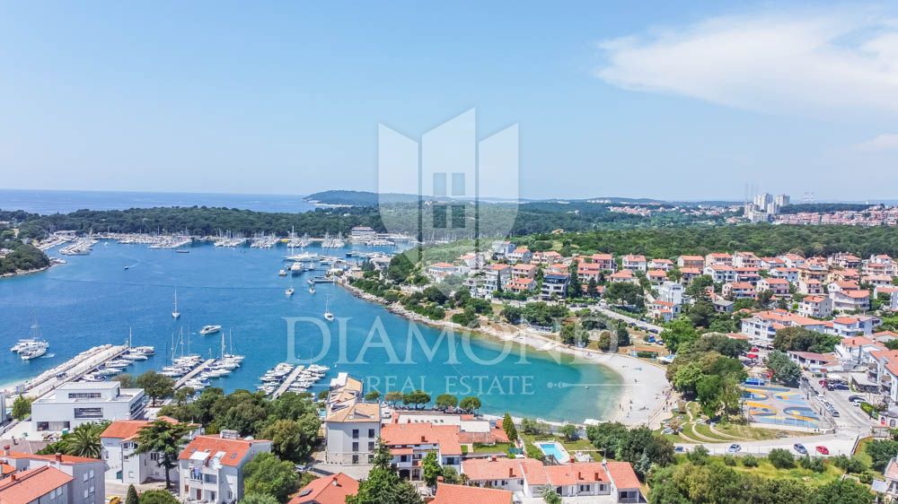 Zona Pula, casa con bel giardino e vista mare