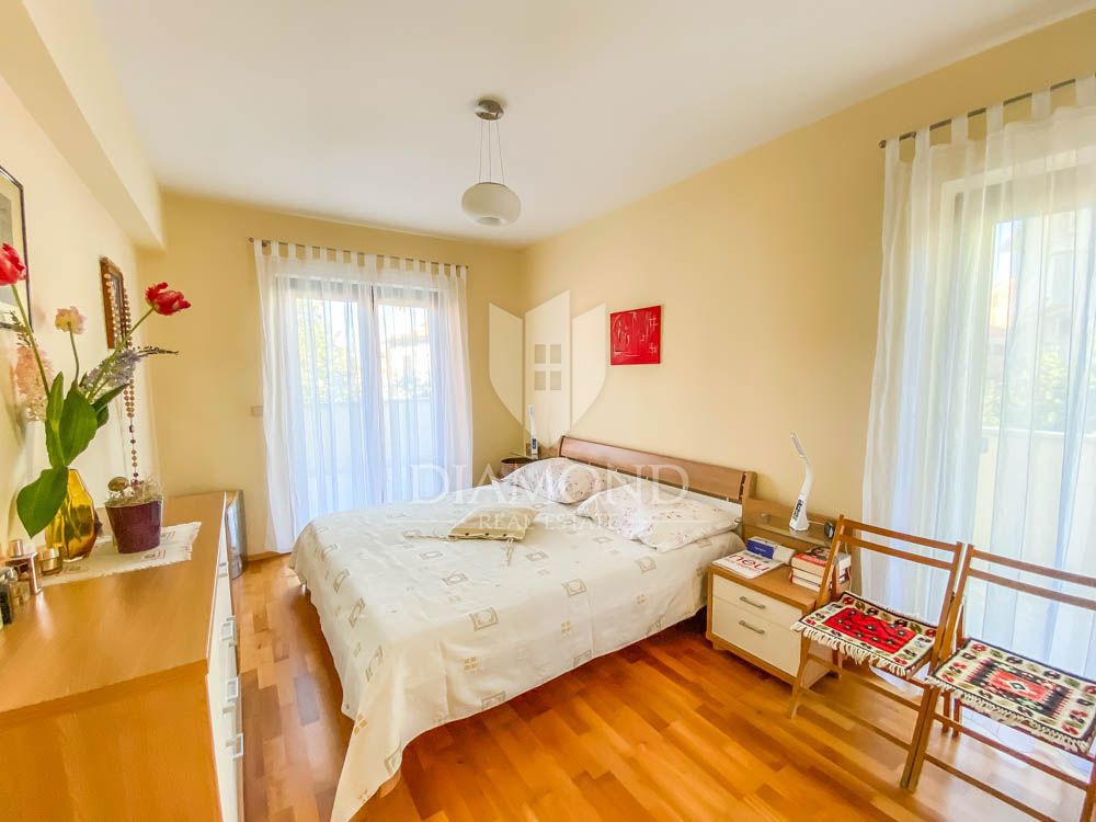 Zona Pula, casa con bel giardino e vista mare
