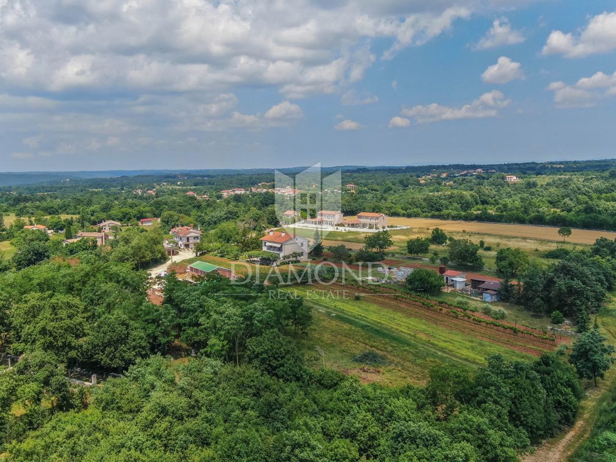 Kanfanar, dintorni, terreno in posizione tranquilla