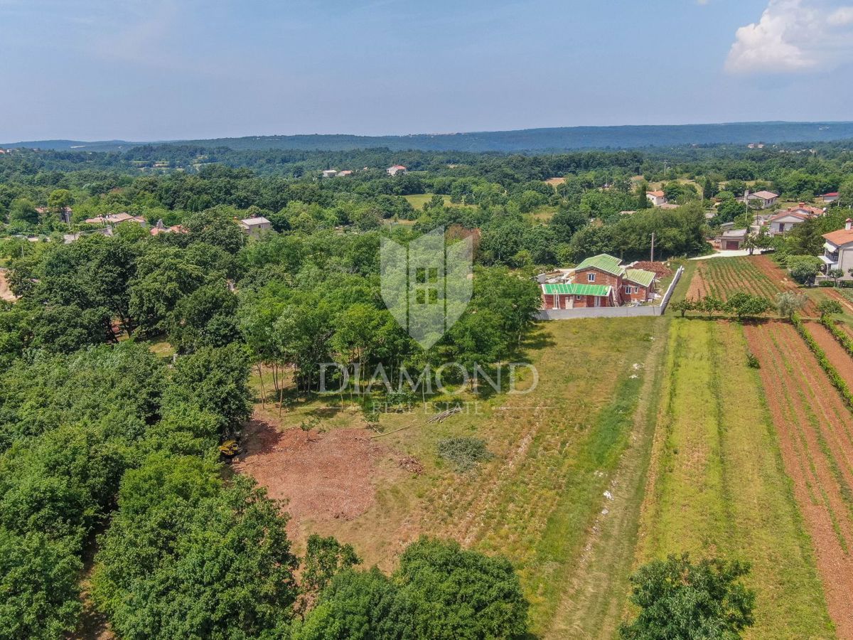 Kanfanar, dintorni, terreno in posizione tranquilla