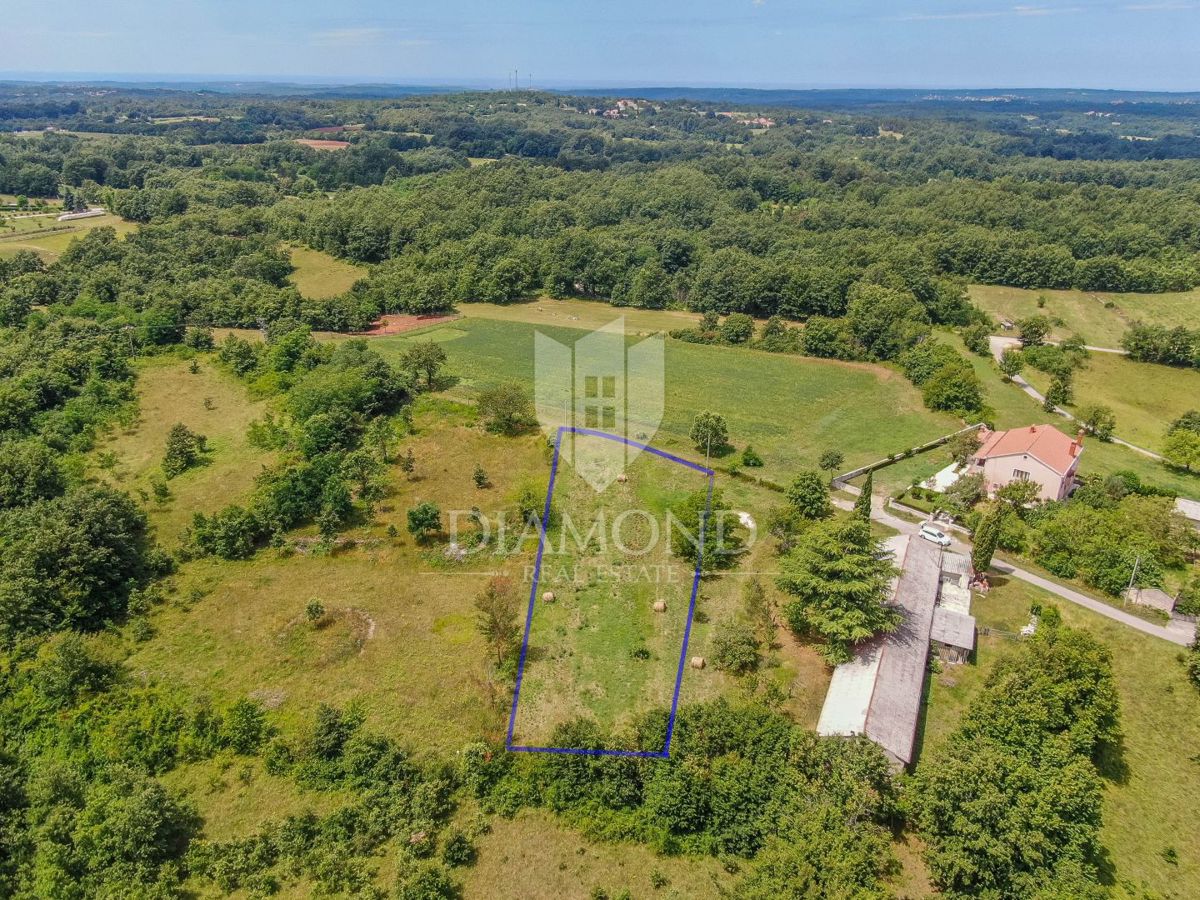 Terreno perfetto in una zona tranquilla di Gimino