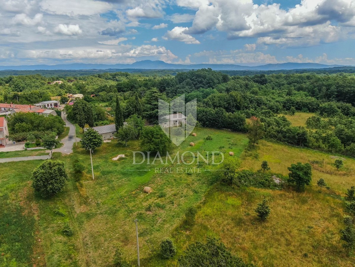 Terreno perfetto in una zona tranquilla di Gimino