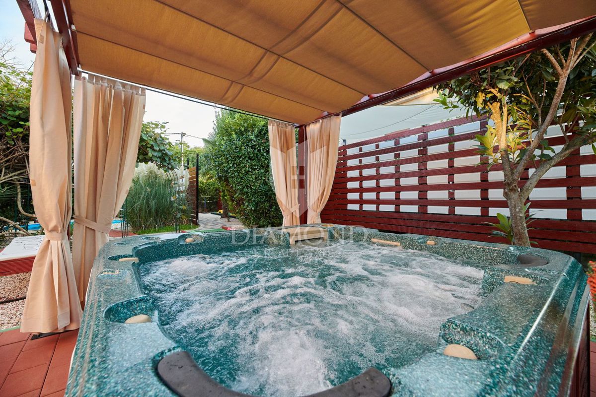 Umago, dintorni! Grande casa con piscina e jacuzzi!