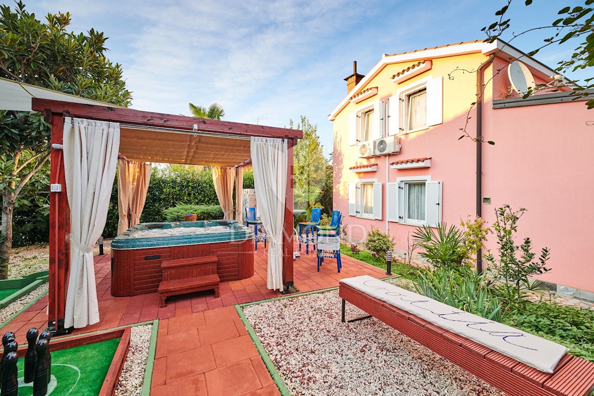 Umago, dintorni! Grande casa con piscina e jacuzzi!