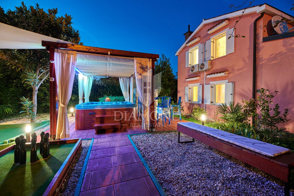 Umago, dintorni! Grande casa con piscina e jacuzzi!