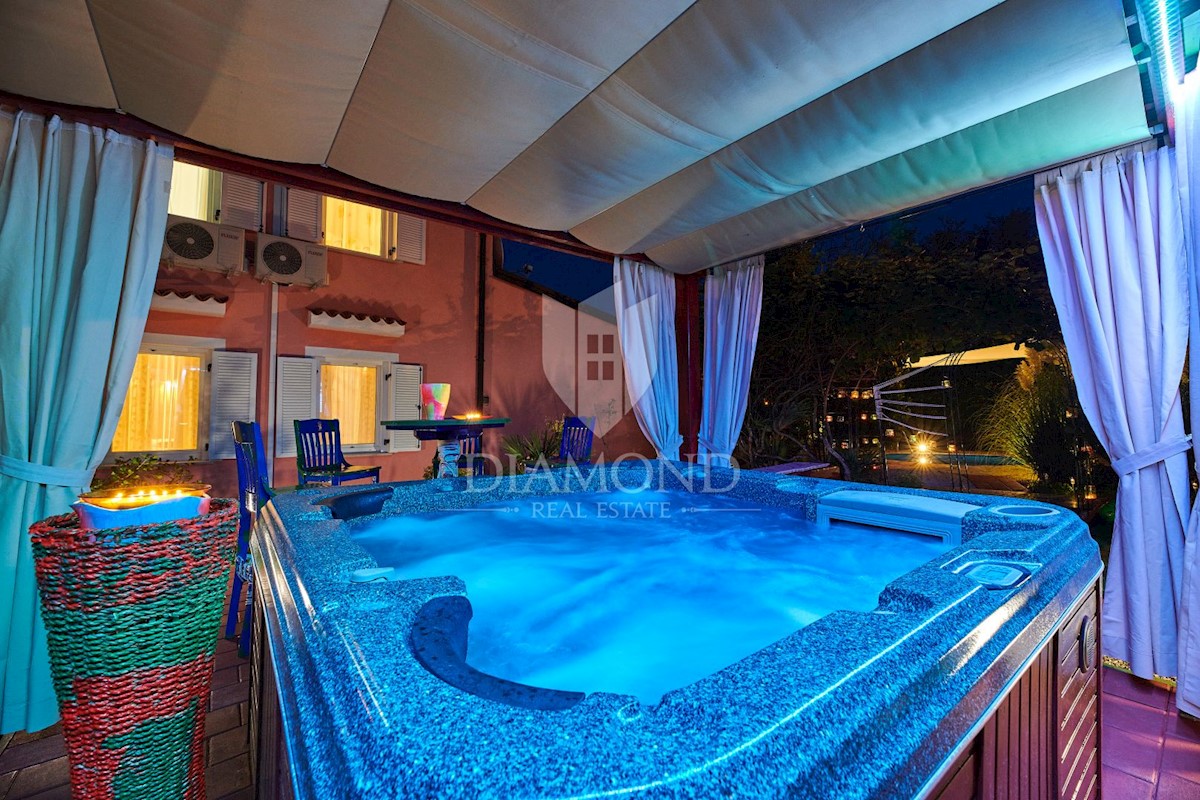 Umago, dintorni! Grande casa con piscina e jacuzzi!