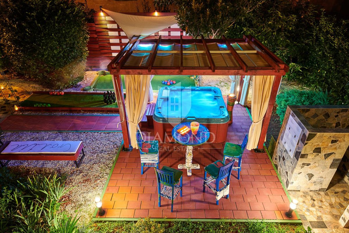 Umago, dintorni! Grande casa con piscina e jacuzzi!