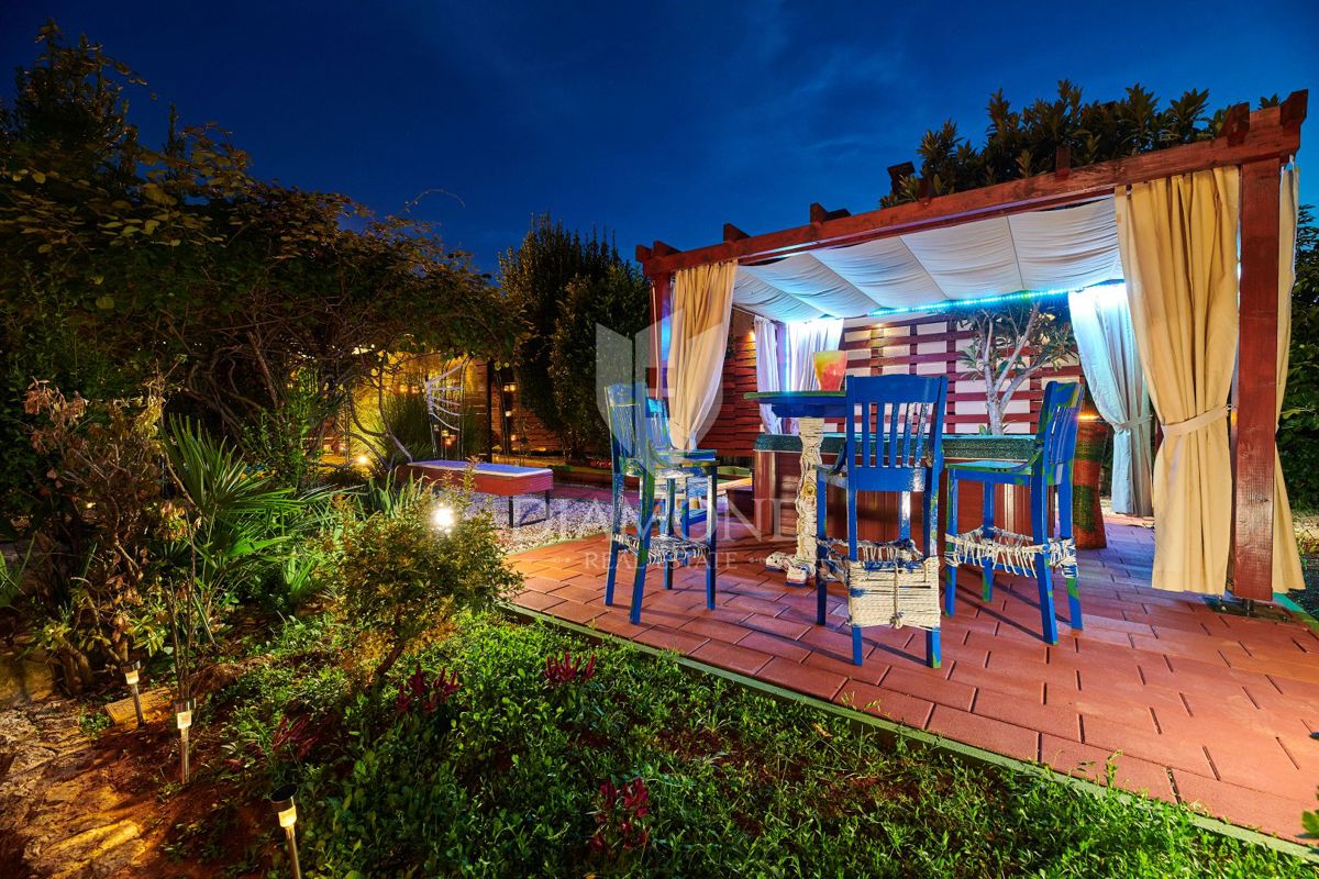 Umago, dintorni! Grande casa con piscina e jacuzzi!