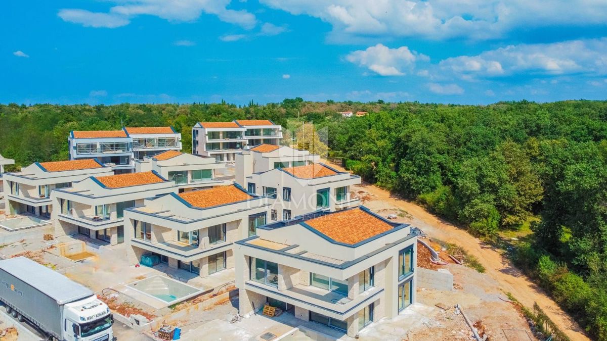 Lovrečica! Villa di lusso nel resort a pochi passi dalla spiaggia!